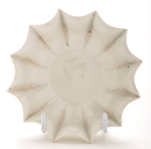 Lot 1097 - Caughley reeded dish, of twelve point arcaded...