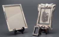 Lot 551 - A George V photograph frame, by E. Mander &...