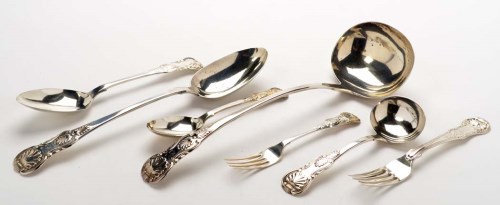 Lot 568 - A matched George IV/early Victorian flatware...