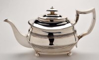 Lot 591 - A George III teapot, by Thomas Wallace II &...