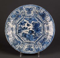 Lot 1000 - A Kraak porcelain charger, 16th/17th Century,...