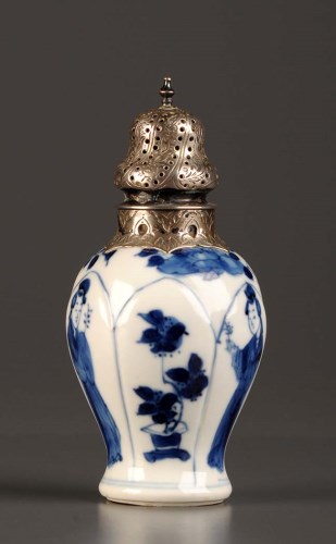 Lot 7 - An 18th Century blue and white vase, Kangxi...