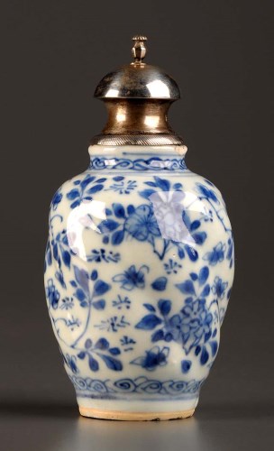 Lot 8 - An 18th Century blue and white vase, Kangxi...