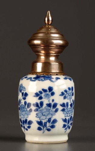Lot 10 - An 18th Century blue and white vase, Kangxi...