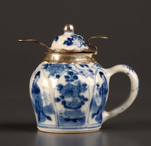 Lot 14 - An 18th Century blue and white wet mustard pot,...