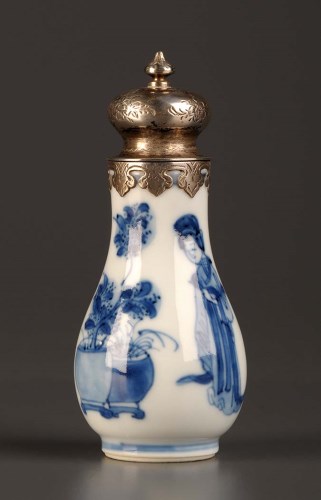 Lot 15 - An 18th Century blue and white vase, Kangxi...