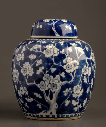 Lot 31 - A blue and white ginger jar, painted with...