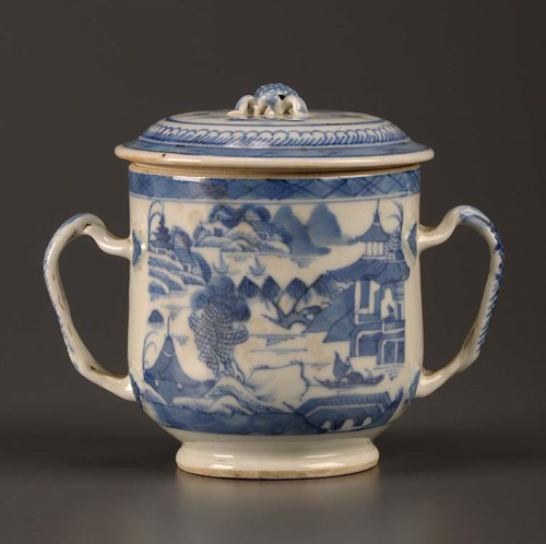 Lot 32 - A blue and white 'Caudle Cup' and cover,...