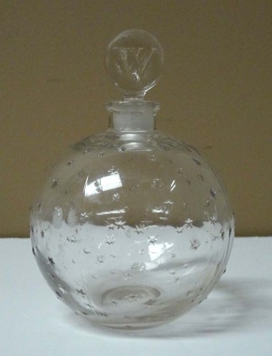 Lot 90 - Lalique: a perfume bottle for ''Dans la Nuit''...