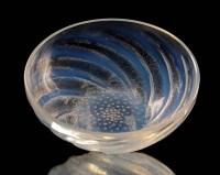 Lot 96 - Rene Lalique: ''Coupe Poissons'' an opalescent...