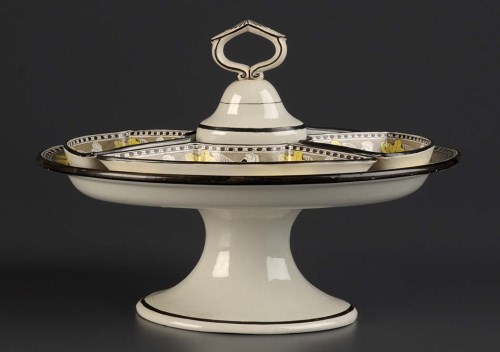 Lot 163 - An oval Creamware pickle stand, circa 1800,...