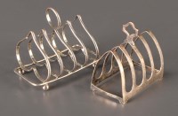 Lot 695 - A George V five bar toast rack, by William...