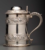 Lot 715 - A George IV lidded tankard, by Rebecca Emes &...