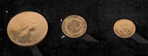 Lot 820 - A set of three 1965 Isle of Man gold coins, to...