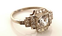 Lot 866 - A diamond ring, c.1900, the old brilliant cut...