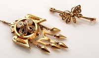 Lot 912 - A Victorian gold brooch, c.1860, in the...