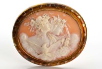 Lot 935 - A Victorian shell cameo and gold brooch,...