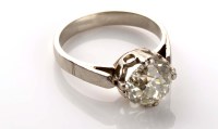 Lot 986 - A single stone diamond ring, the old brilliant...