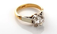 Lot 987 - A single stone diamond ring, the old brilliant...
