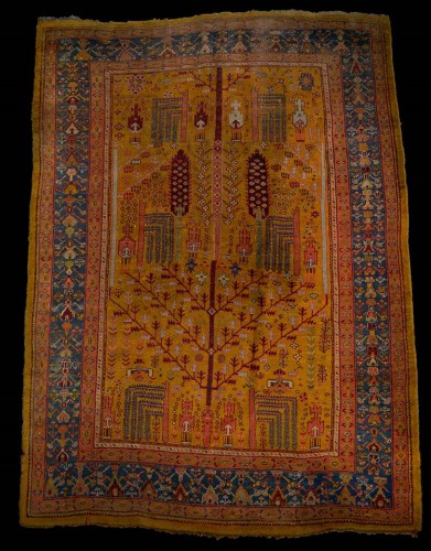 Lot 1233 - An early 20th Century Ushak carpet, the...