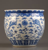 Lot 412 - A blue and white planter, decorated with twin...