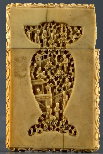 Lot 444 - A Chinese carved ivory visiting card case,...
