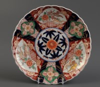 Lot 446 - An Imari plaque with scalloped edge, decorated...