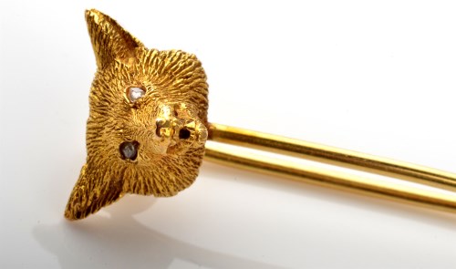 Lot 1087 - A gold tie-pin, c.1890, realistically modelled...