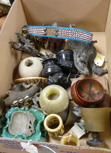 Lot 1566 - A box of household decorative sundries, to...