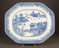 Lot 516 - A large 18th Century blue and white export...
