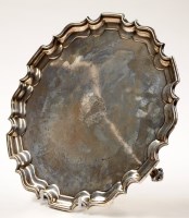 Lot 611 - A George V salver, by Gold & Silversmiths Co.,...