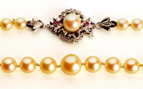 Lot 782 - A single row cultured pearl necklace, the...