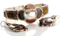 Lot 790 - A Scottish agate and silver bracelet, the...