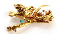 Lot 819 - An 18ct gold bird and nest pattern brooch, set...