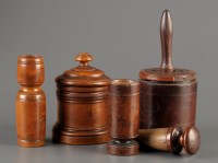 Lot 988 - A collection of treen, to include: a spice...