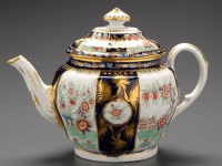 Lot 334 - Chamberlain Worcester: an Imari design teapot,...