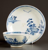 Lot 402 - A Nanking cargo saucer dish; together with a...