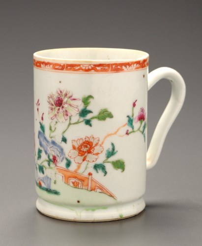 Lot 411 - A Famille Rose tankard, decorated with peonies...