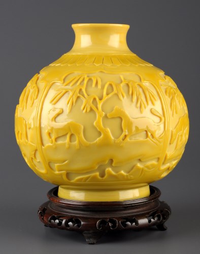 Lot 434 - A Peking Glass vase, of globe form, the...