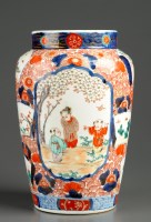 Lot 446 - An Imari vase, typically decorated with...