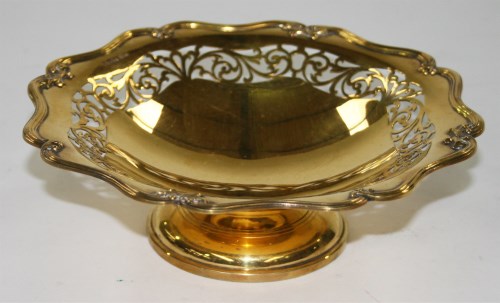 Lot 498 - A George V silver gilt tazza, by Roberts &...