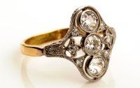 Lot 737 - An Art Deco diamond ring, the three central...