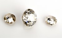 Lot 813 - Three loose brilliant cut diamonds, each...