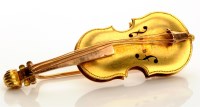 Lot 884 - An 18ct. yellow gold violin pattern brooch,...