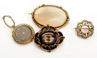 Lot 922 - A selection of jewellery, to include: a period...