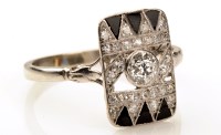Lot 923 - An Art Deco diamond and onyx ring, the central...