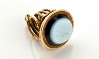 Lot 662 - A Victorian fob seal, the banded agate matrix...