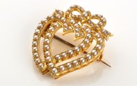 Lot 787 - A Victorian Luckenbooth style brooch, set...