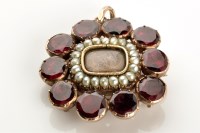 Lot 801 - A Victorian memorium pendant brooch, with...