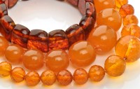 Lot 816 - Amber jewellery, to include: a necklace of...